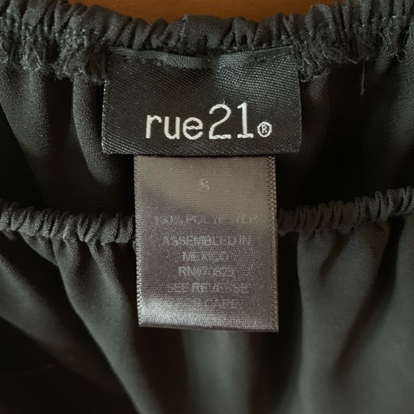Rue 21 Off The Shoulder - Picture 3 of 3